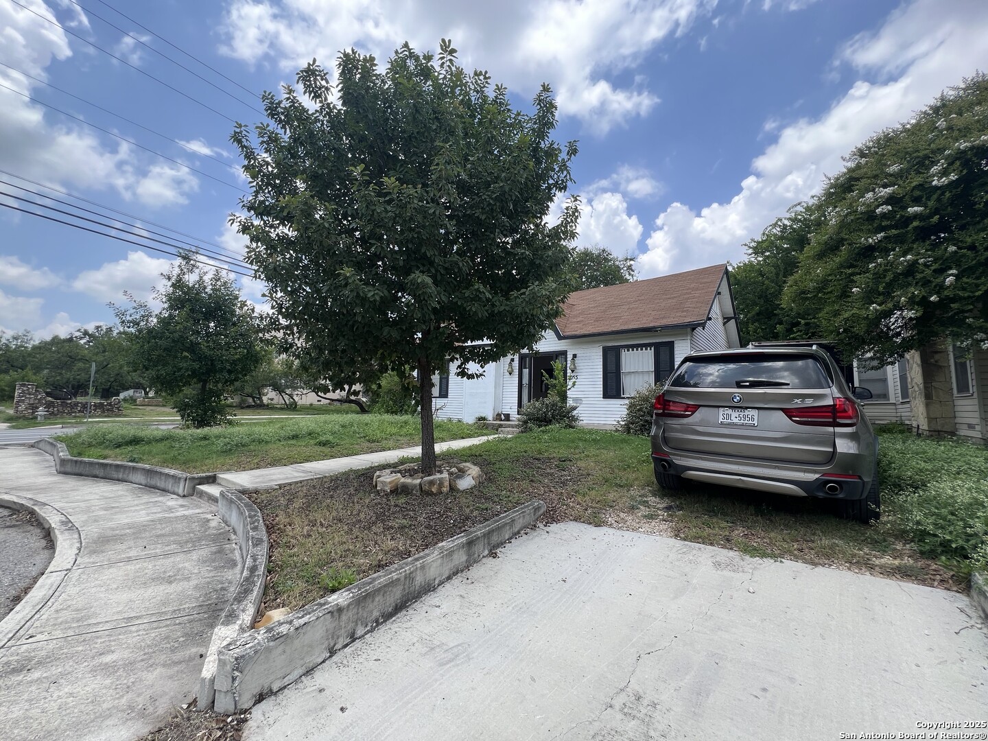 2055 W Huisache