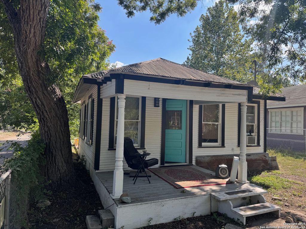 Photo of 202 Weaver, San Antonio, TX 78210 (MLS # 1924268)