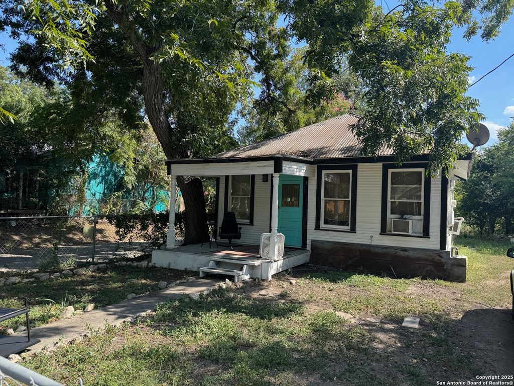 Photo of 202 Weaver, San Antonio, TX 78210 (MLS # 1924268)