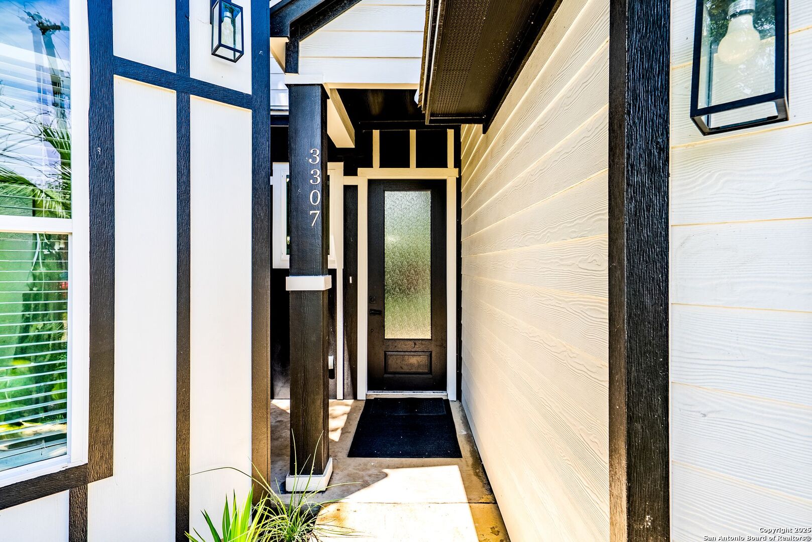 3307 W Salinas