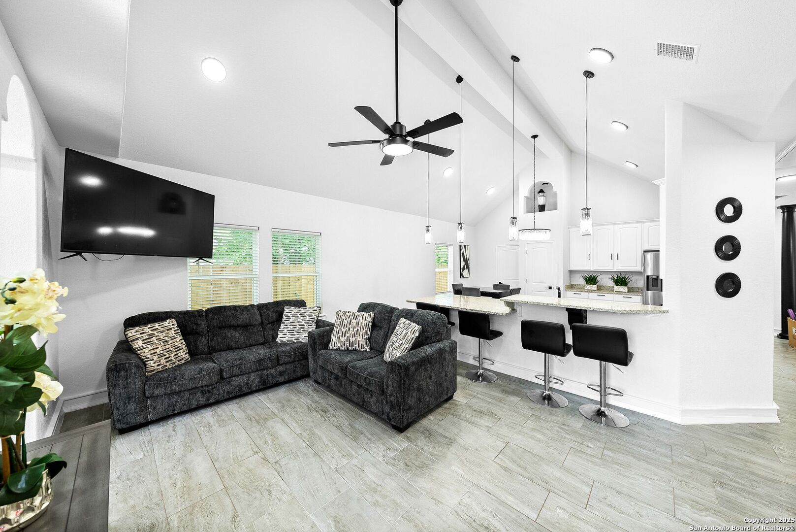 3307 W Salinas