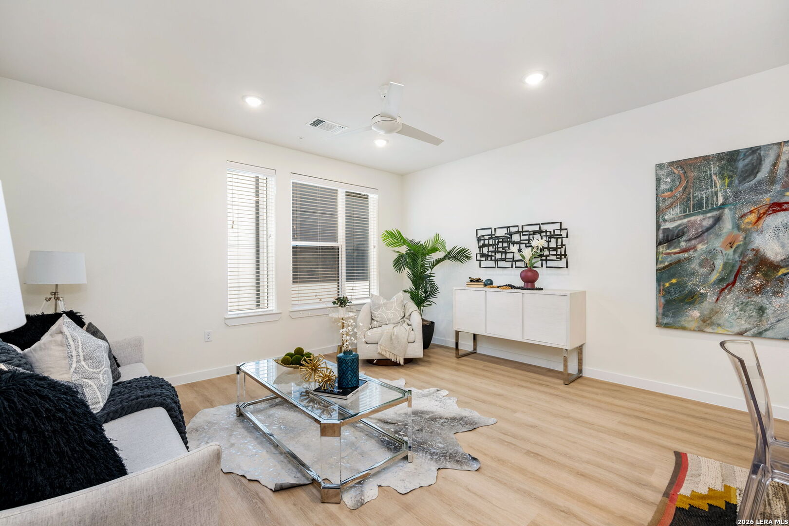 719 E Locust 3110