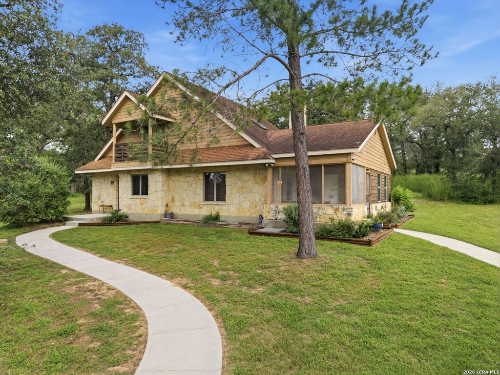 Photo of 208 Oak Bend Dr, La Vernia, TX 78121 (MLS # 1993941)