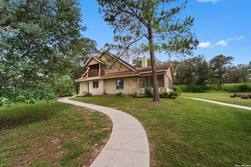 Photo of 208 Oak Bend Dr, La Vernia, TX 78121 (MLS # 1993941)