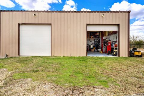 A home in Hondo