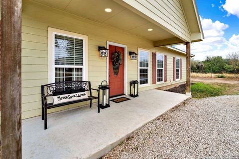 A home in Hondo