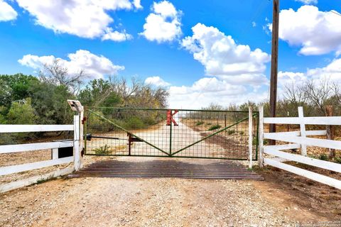 A home in Hondo