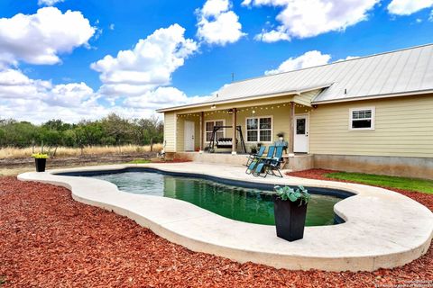 A home in Hondo