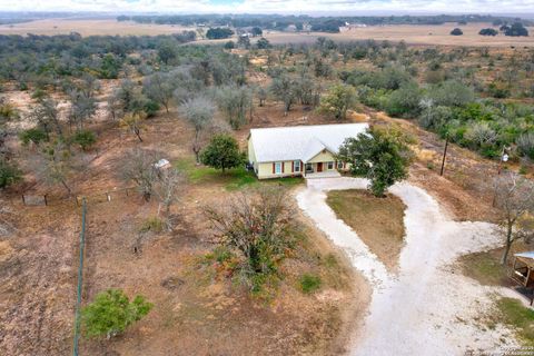 A home in Hondo