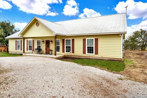 A home in Hondo