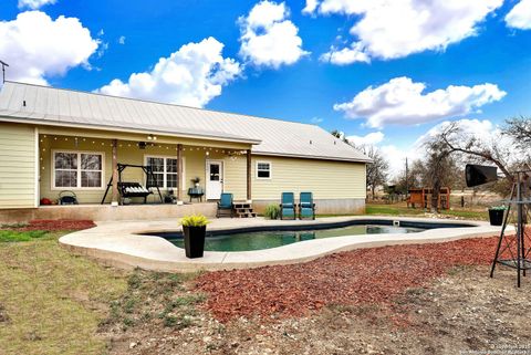 A home in Hondo