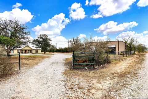 A home in Hondo