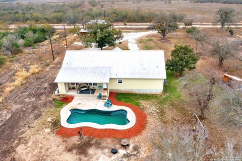 A home in Hondo