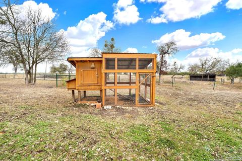 A home in Hondo