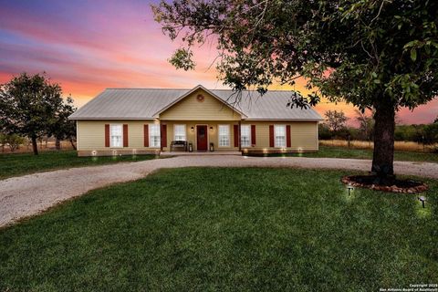 A home in Hondo