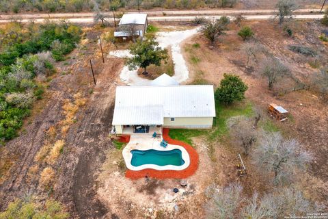 A home in Hondo