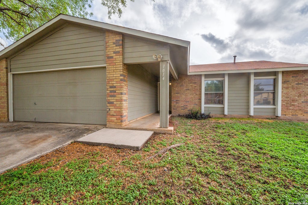 Photo of 1014 CLOVERBROOK ST, San Antonio, TX 78245 (MLS # 2017983)