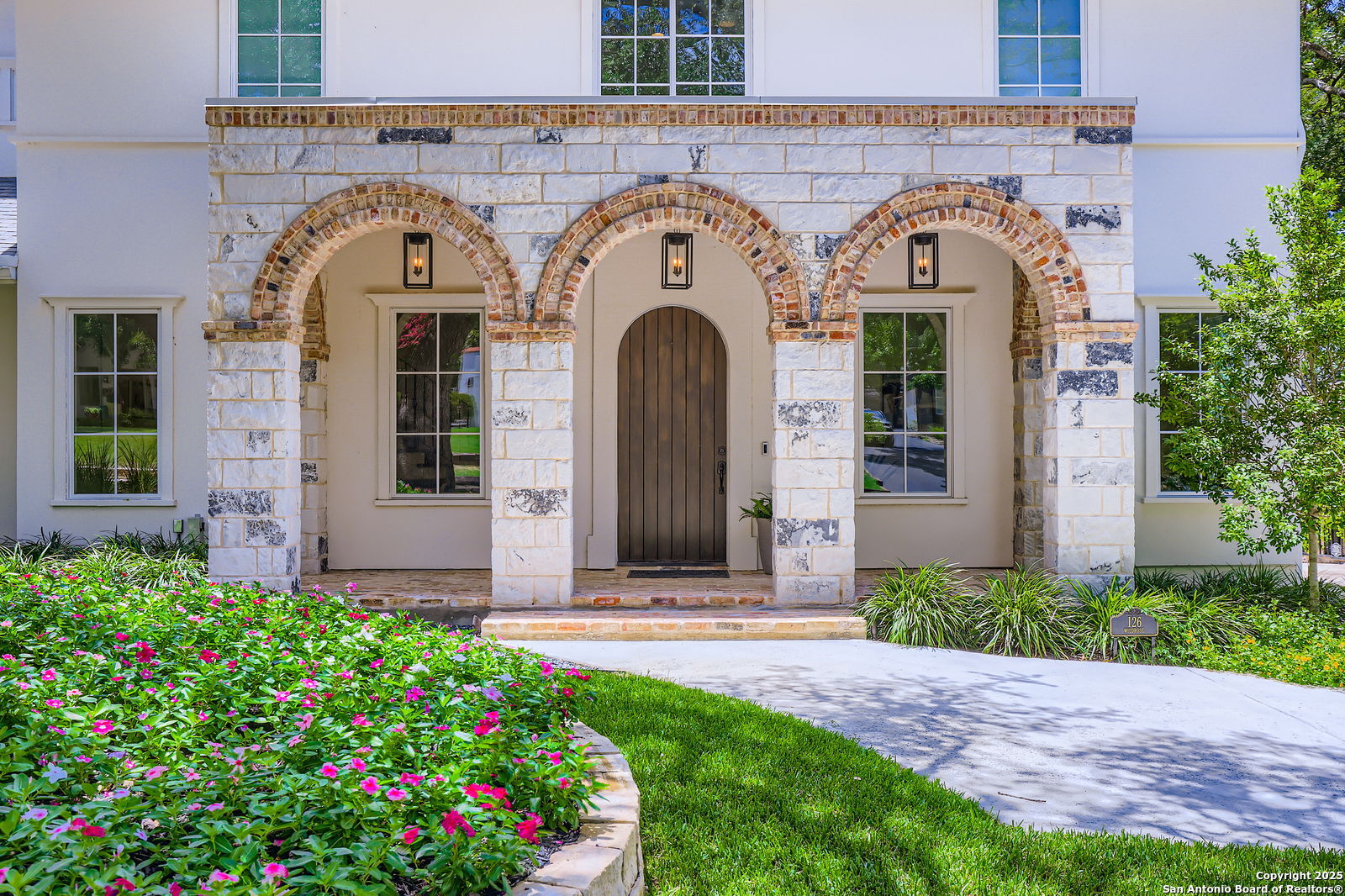 126 Wildrose Ave