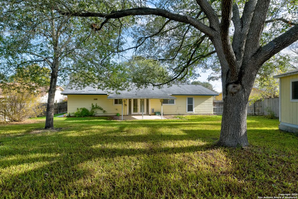 Photo of 12401 Trailing Oaks, Live Oak, TX 78233 (MLS # 1930075)