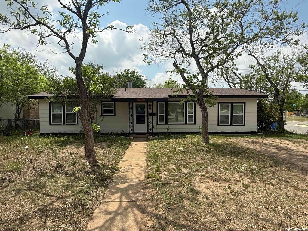 Photo of 903 E Walnut, Seguin, TX 78155 (MLS # 1954200)