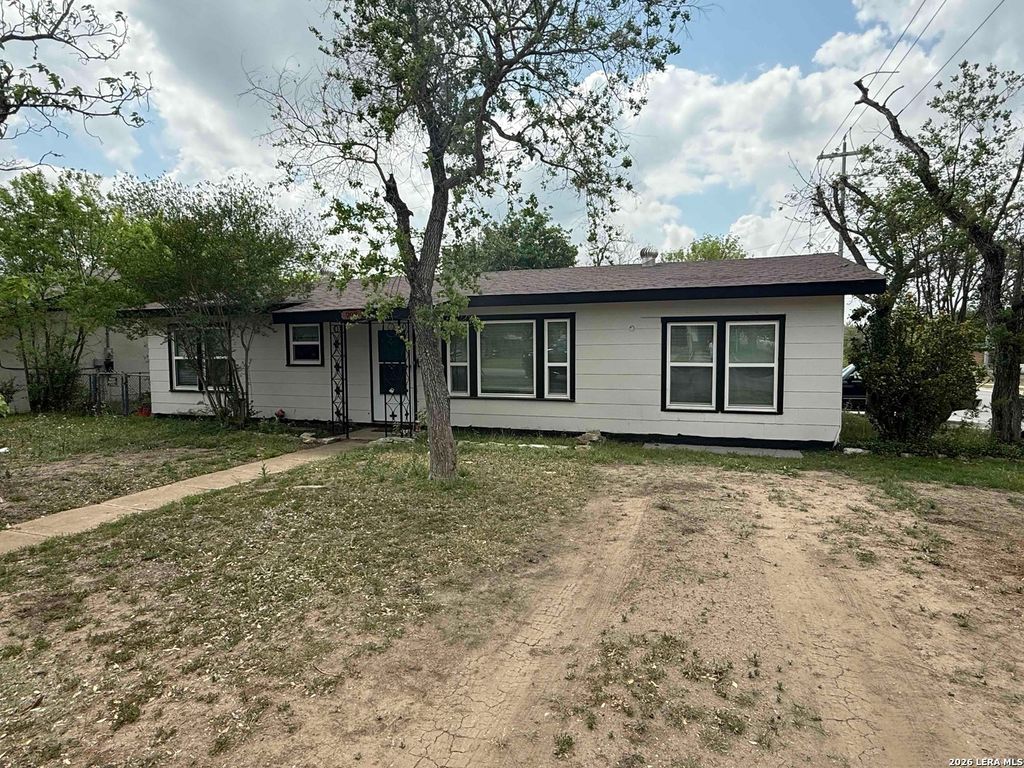 Photo of 903 E Walnut, Seguin, TX 78155 (MLS # 1954200)