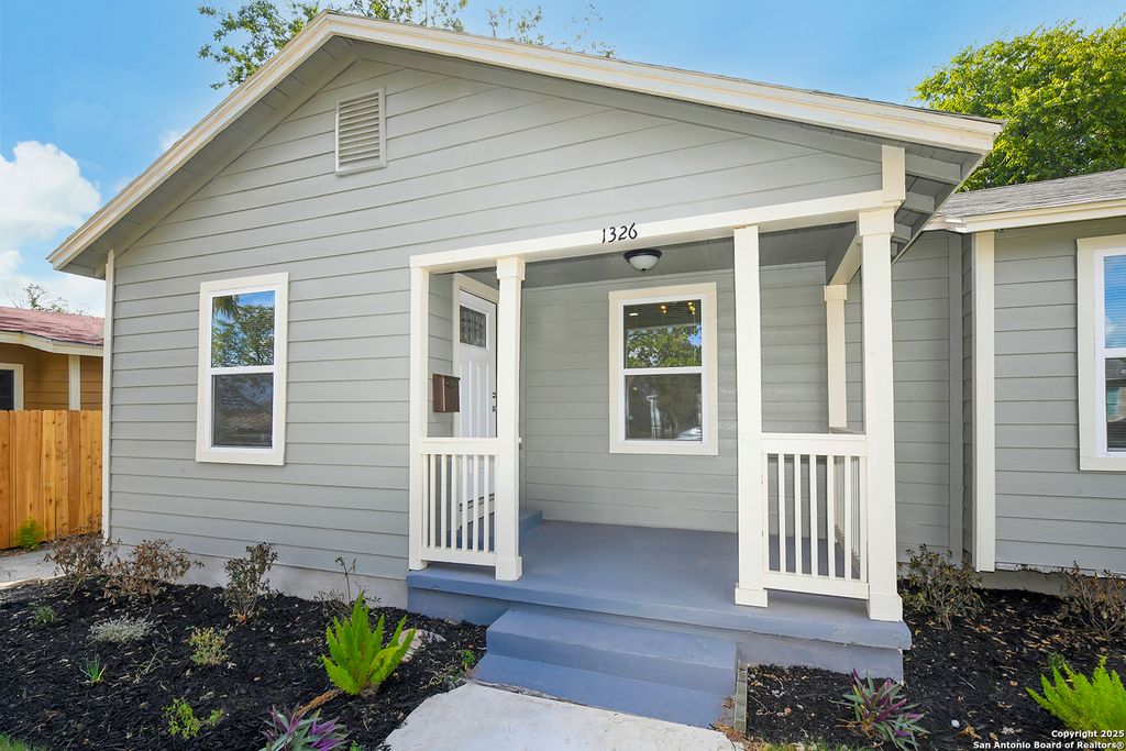 Photo of 1326 W Lynwood, San Antonio, TX 78201 (MLS # 1918285)