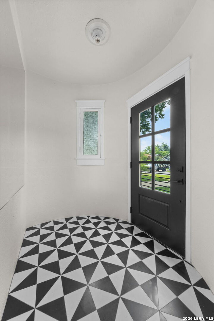Photo of 1943 W MAGNOLIA AVE, San Antonio, TX 78201 (MLS # 2003260)