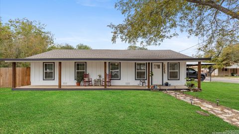 A home in Hondo