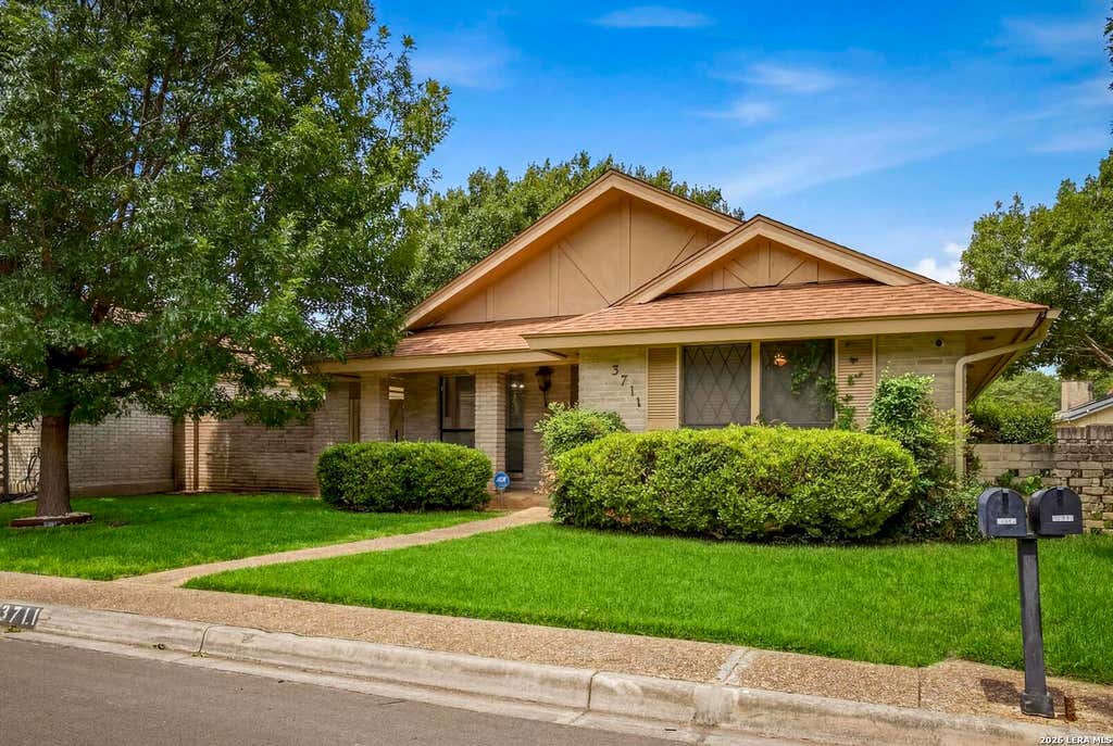 Photo of 3711 HUNTERS CIR, San Antonio, TX 78230 (MLS # 1993300)
