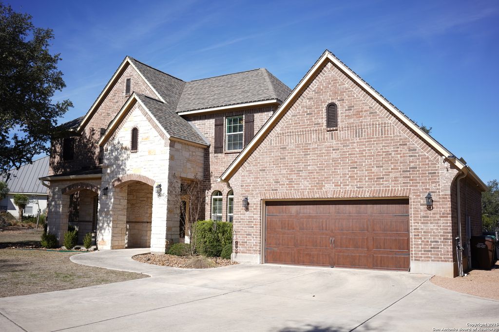 Photo of 113 Canyon Circle, Boerne, TX 78015 (MLS # 1932075)