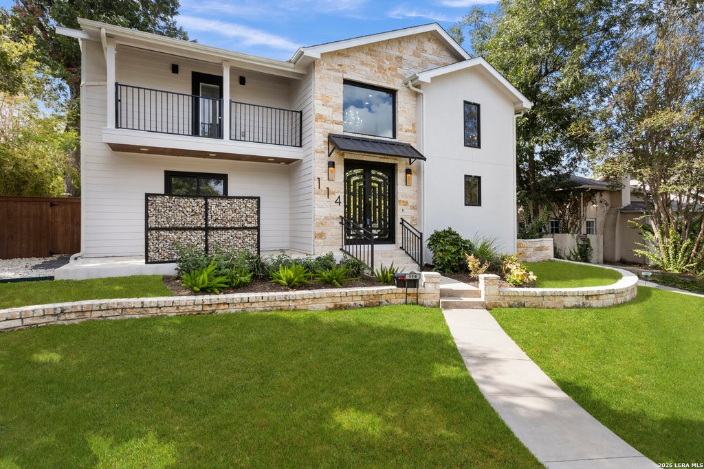 Photo of 114 CLOVERLEAF AVE, Alamo Heights, TX 78209 (MLS # 1927287)