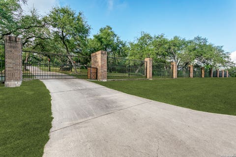 Photo of 2810 HILINE DR, Bulverde, TX 78163 (MLS # 2007421)