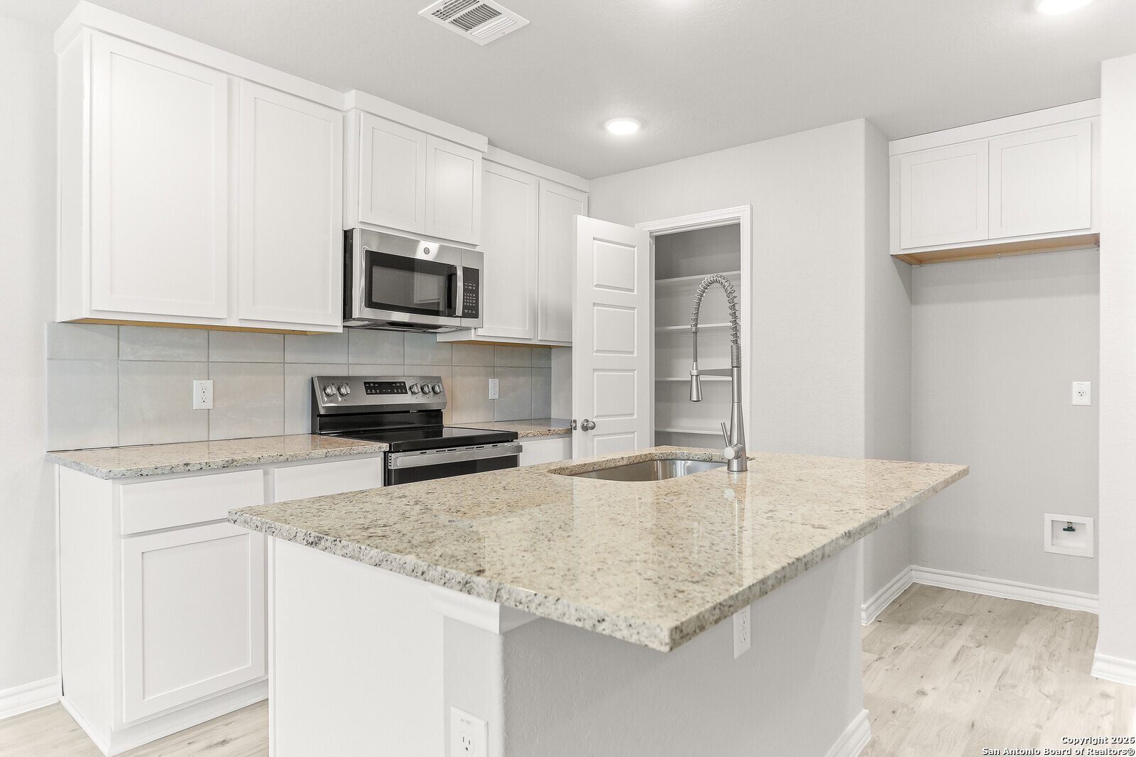 310 W Evergreen St #101