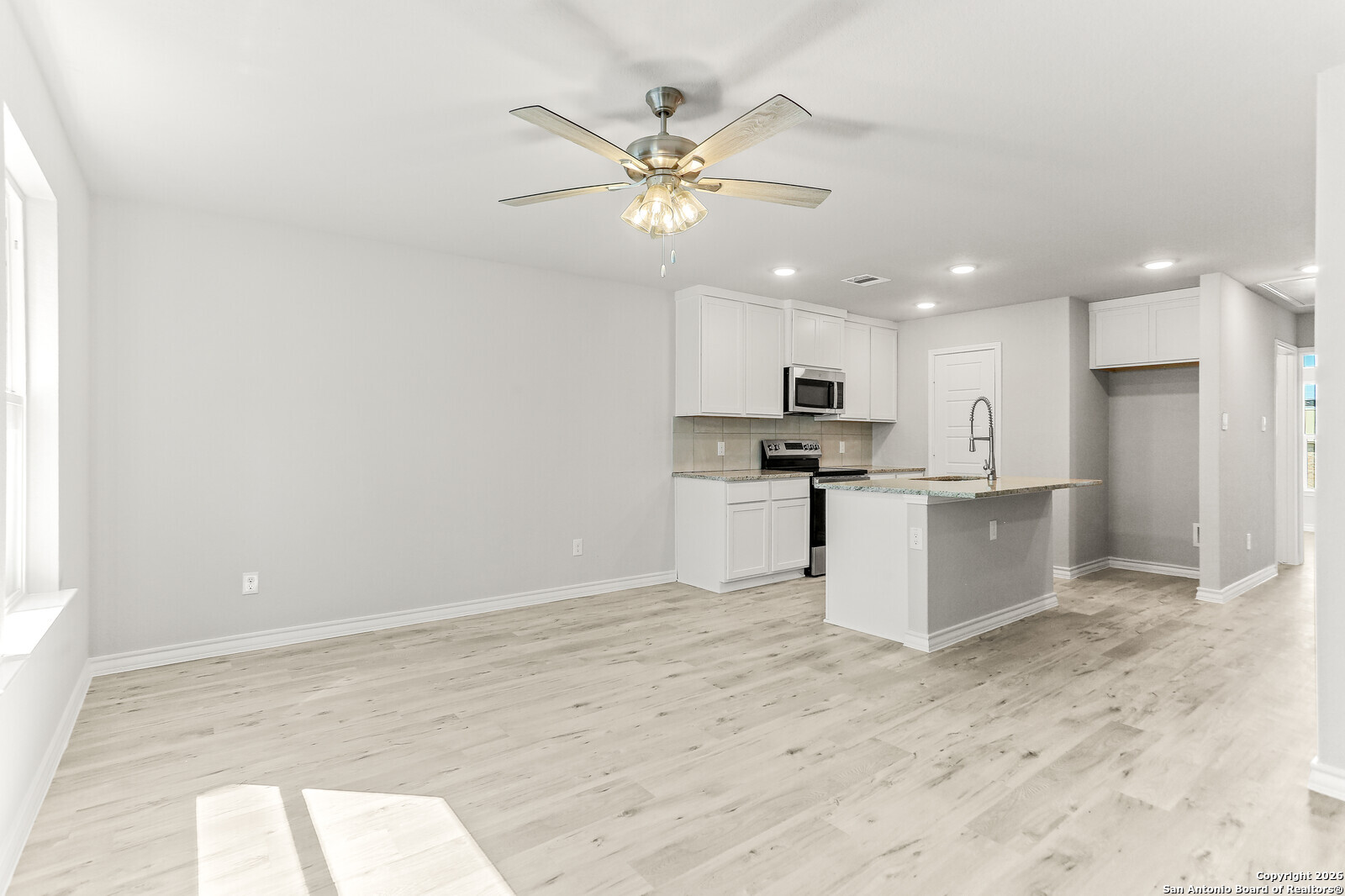 310 W Evergreen St #101