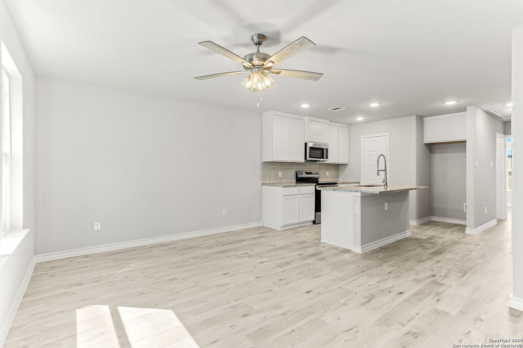 Photo of 310 W Evergreen St #101, San Antonio, TX 78212 (MLS # 1934737)