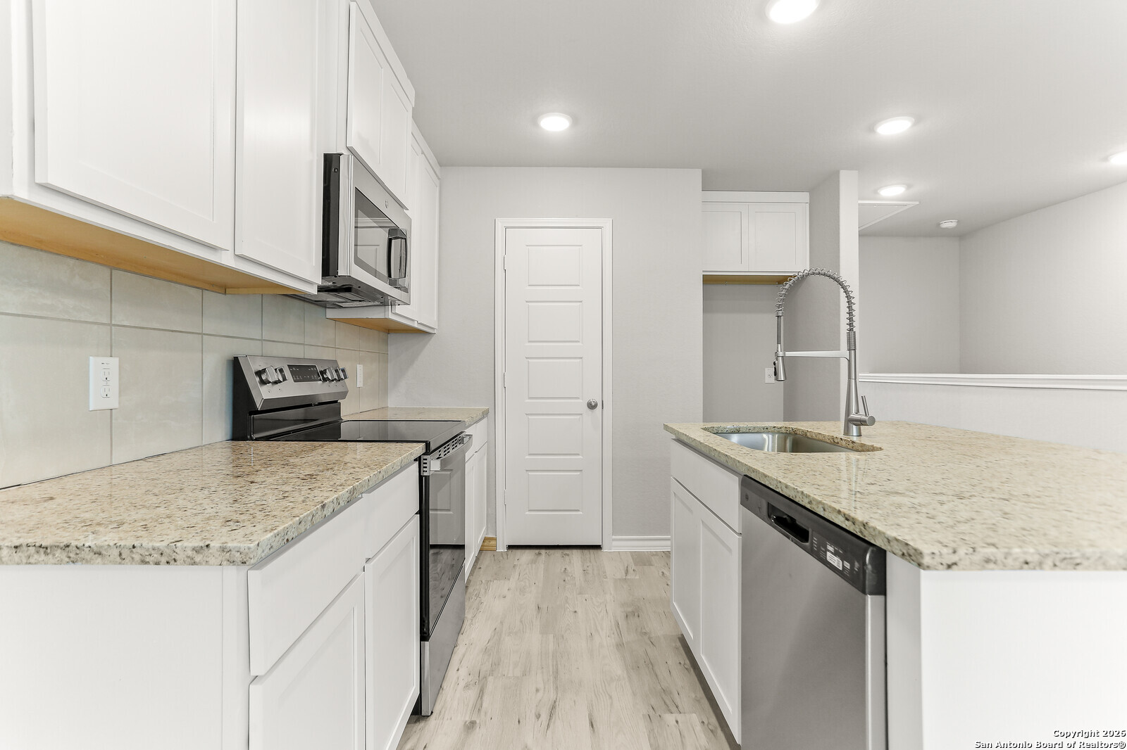 310 W Evergreen St #101