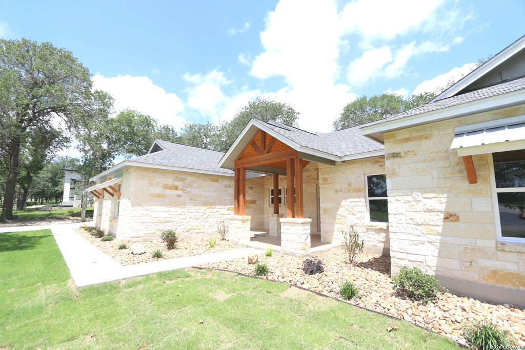 Photo of 200 Cibolo Way, La Vernia, TX 78121 (MLS # 1955497)