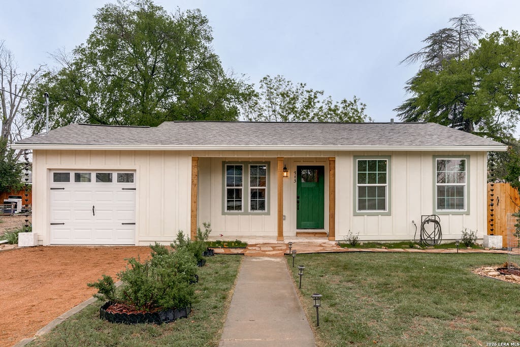 Photo of 713 Lamar, Kerrville, TX 78028 (MLS # 1954968)