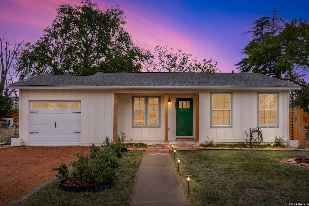 Photo of 713 Lamar, Kerrville, TX 78028 (MLS # 1954968)