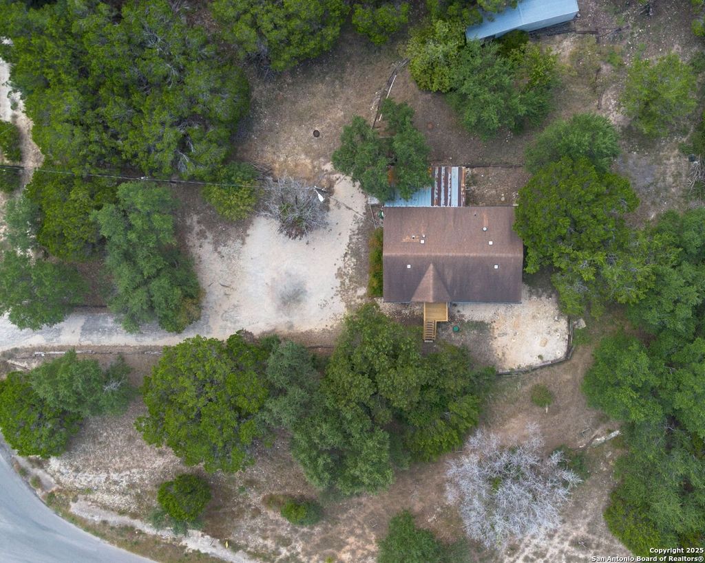 Photo of 206 Sir Winston Dr, Canyon Lake, TX 78133 (MLS # 1877981)