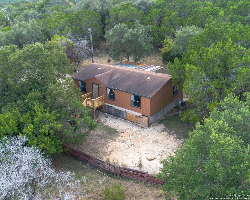 Photo of 206 Sir Winston Dr, Canyon Lake, TX 78133 (MLS # 1877981)