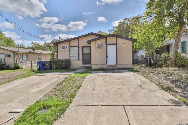 1418 AVANT AVE APT 2, SAN ANTONIO, TX 78210 - Image ca3fd299aae9b196d0ee2fc03c915467/493749995