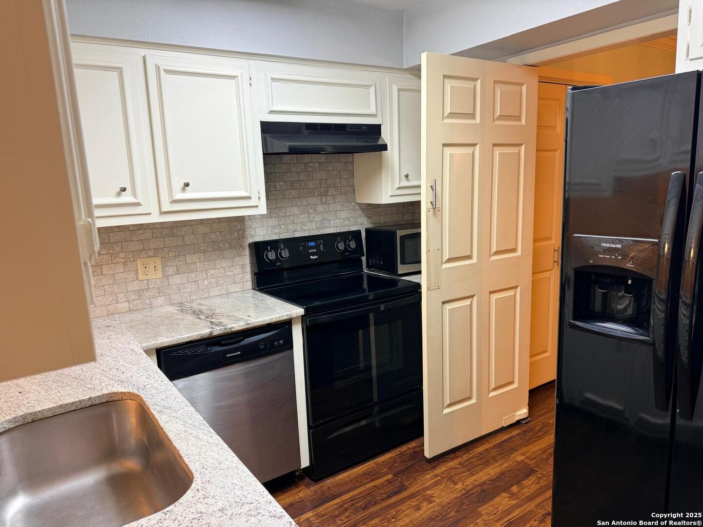 Search 8415 Fredericksburg 401