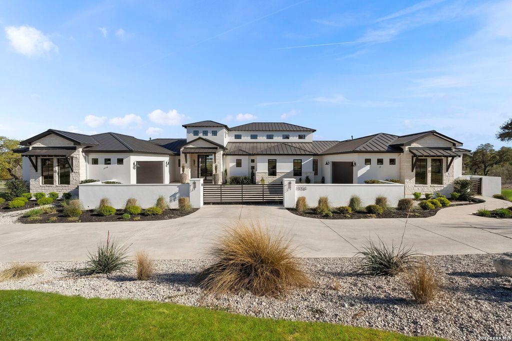 Photo of 11326 Montell Pt, Boerne, TX 78006 (MLS # 1948206)