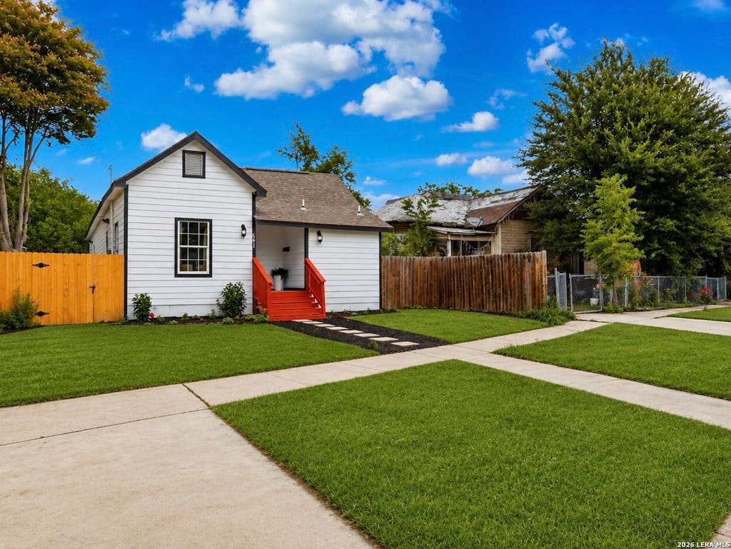 Photo of 541 ARANSAS AVE, San Antonio, TX 78210 (MLS # 1996384)