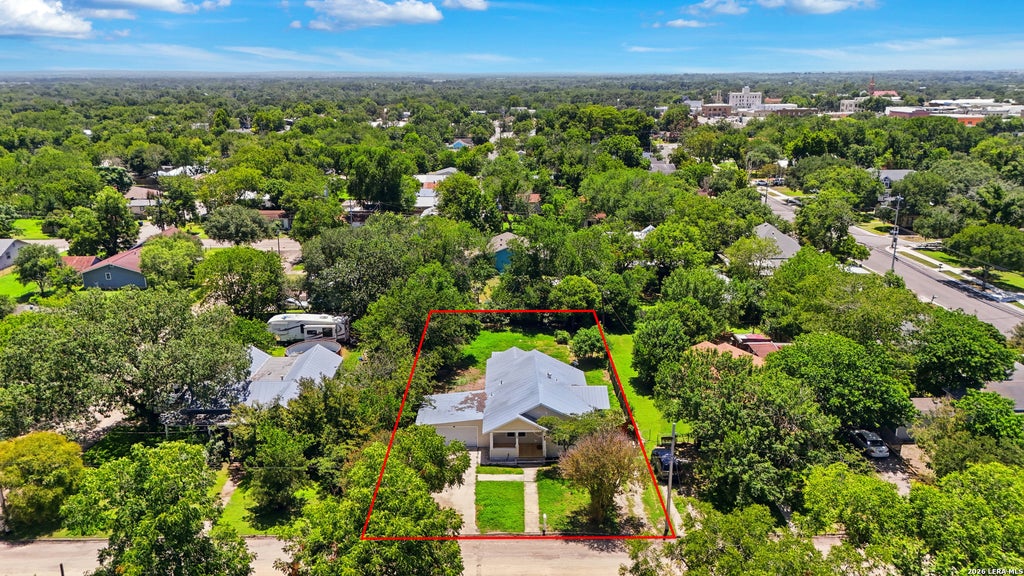 Photo of 415 Elm St, Seguin, TX 78155 (MLS # 2002115)