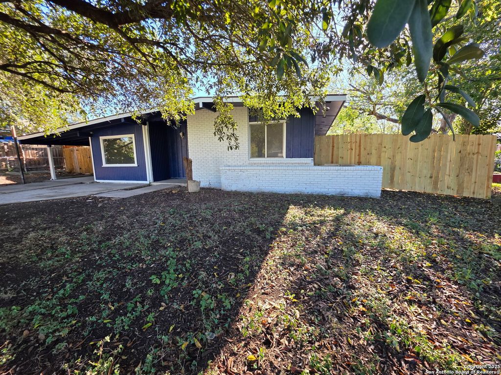 Photo of 122 Garden Valley, San Antonio, TX 78227 (MLS # 1925478)
