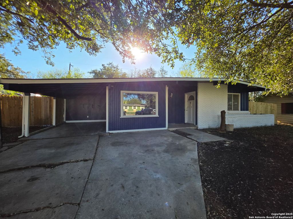 Photo of 122 Garden Valley, San Antonio, TX 78227 (MLS # 1925478)