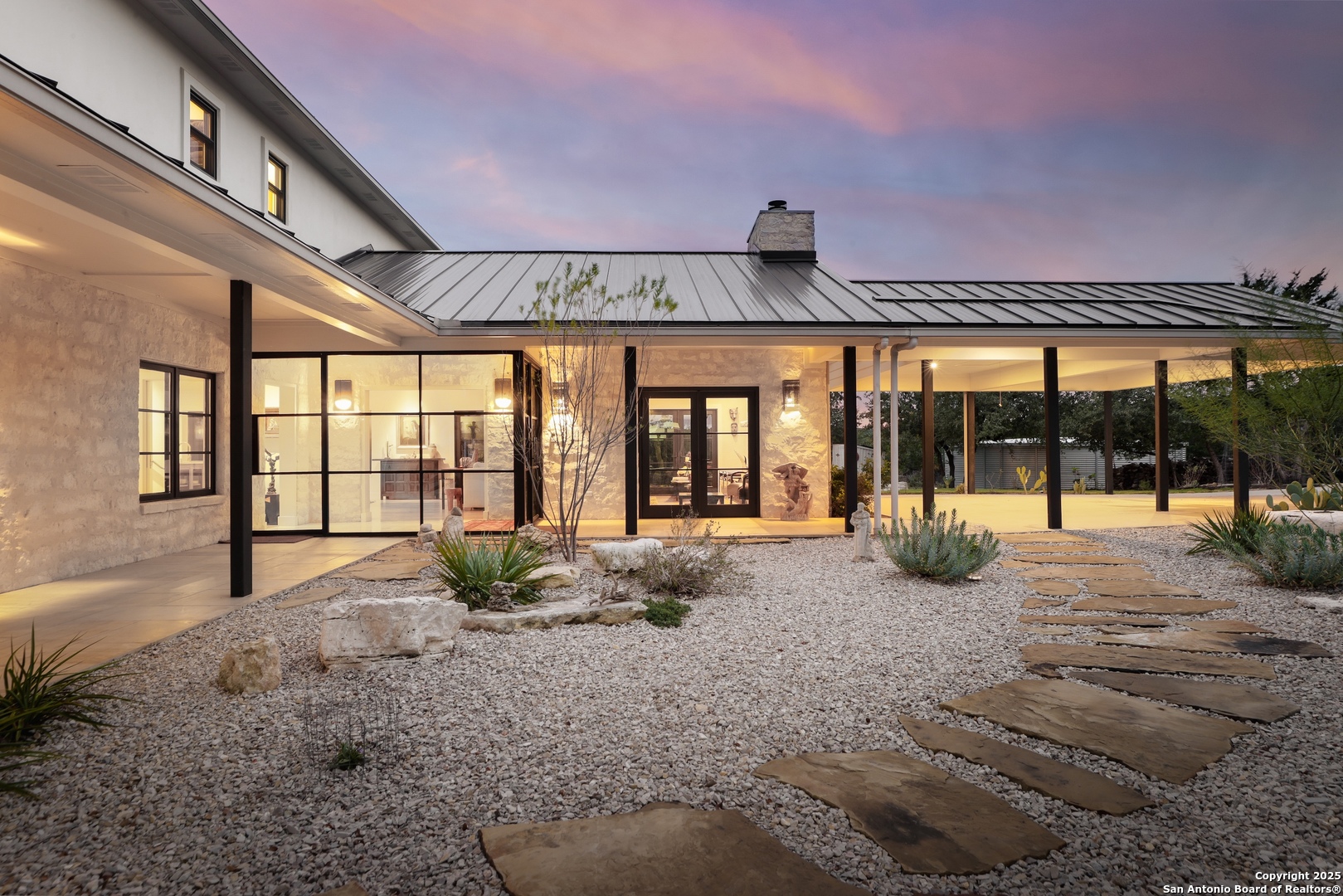2900 STAGECOACH RANCH LOOP