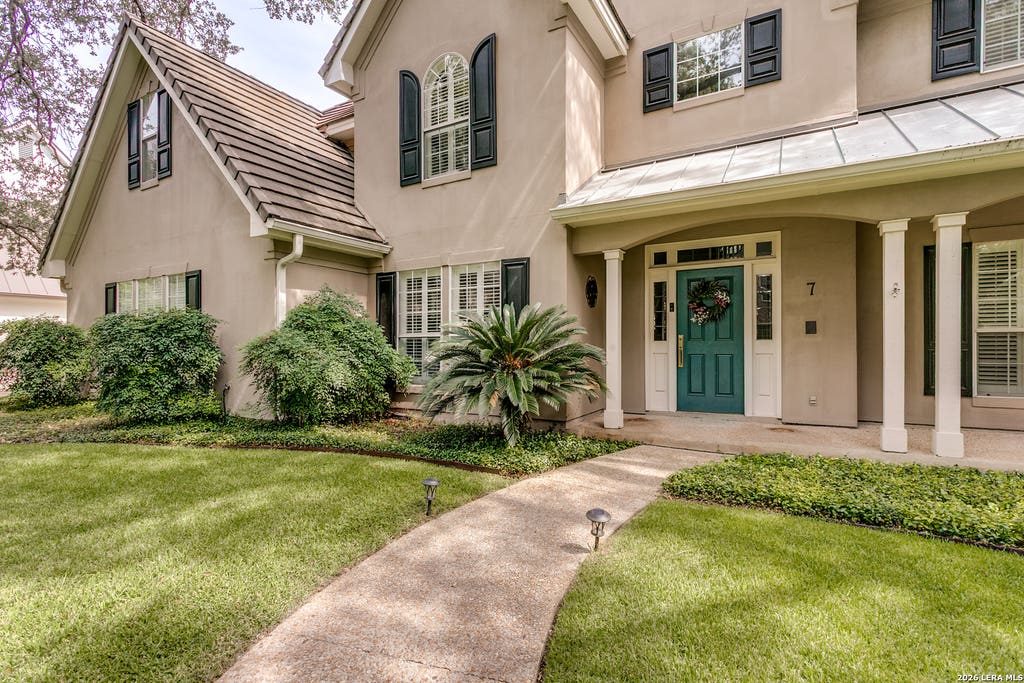 Photo of 7 GLENDALOUGH CT, San Antonio, TX 78209 (MLS # 2003097)